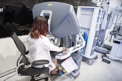 What Does a Urologist Do? Doctor Using Da Vinci Machine
