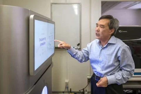 Dr. Xinmin Li, director of the Technology Center for Genomics & Bioinformatics 