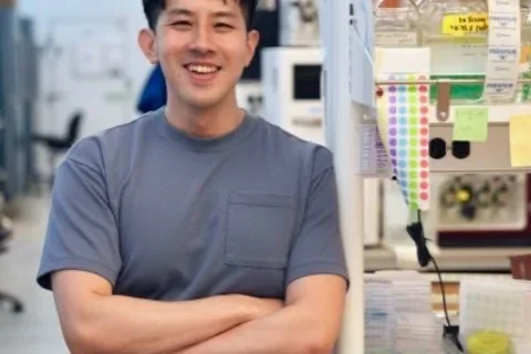 Jason Zhang headshot