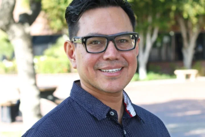 Headshot of Homero E. del Pino