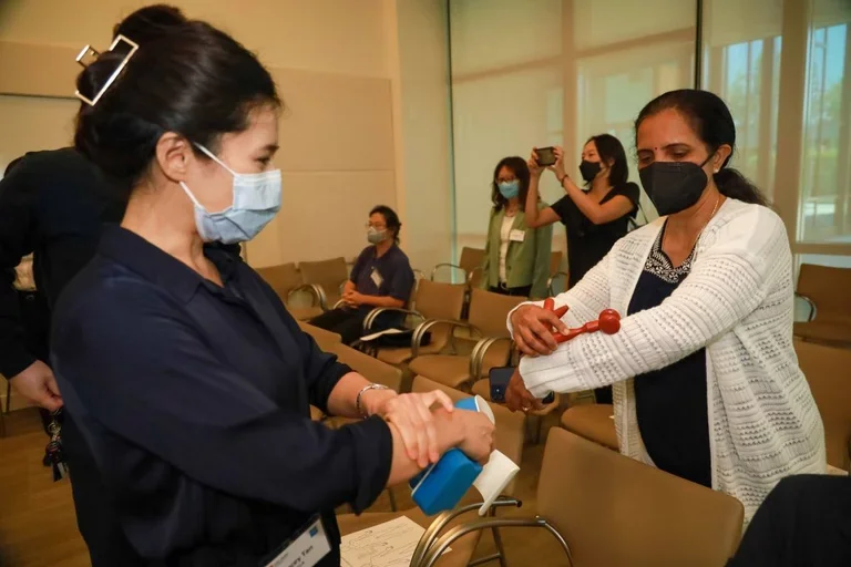 Guests at a hands-on workshop introducing self-care tools experiment with self-massage to loosen tight muscles. (Photo by Yuchen Ling/UCLA Health)