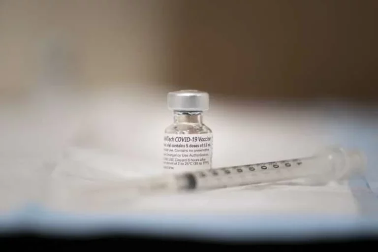 Vaccinating women infected with COVID