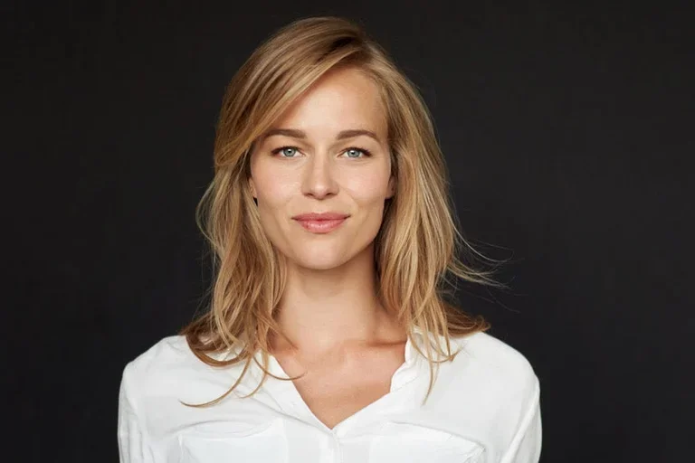 Daisy Robinton headshot