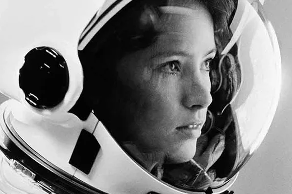 1984-firsher-chemist-medical-school-physician-NASA-astronaut-and-the-first-mother-in-space
