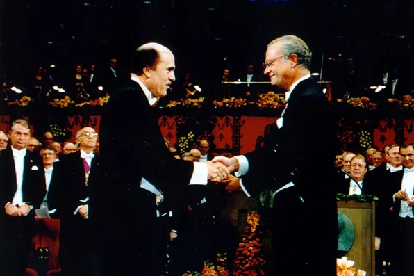 Louis-Ignarro-Ph.D.-from-the-medical-school-receives-the-Nobel-Prize-in-Physiology-for-Medicine