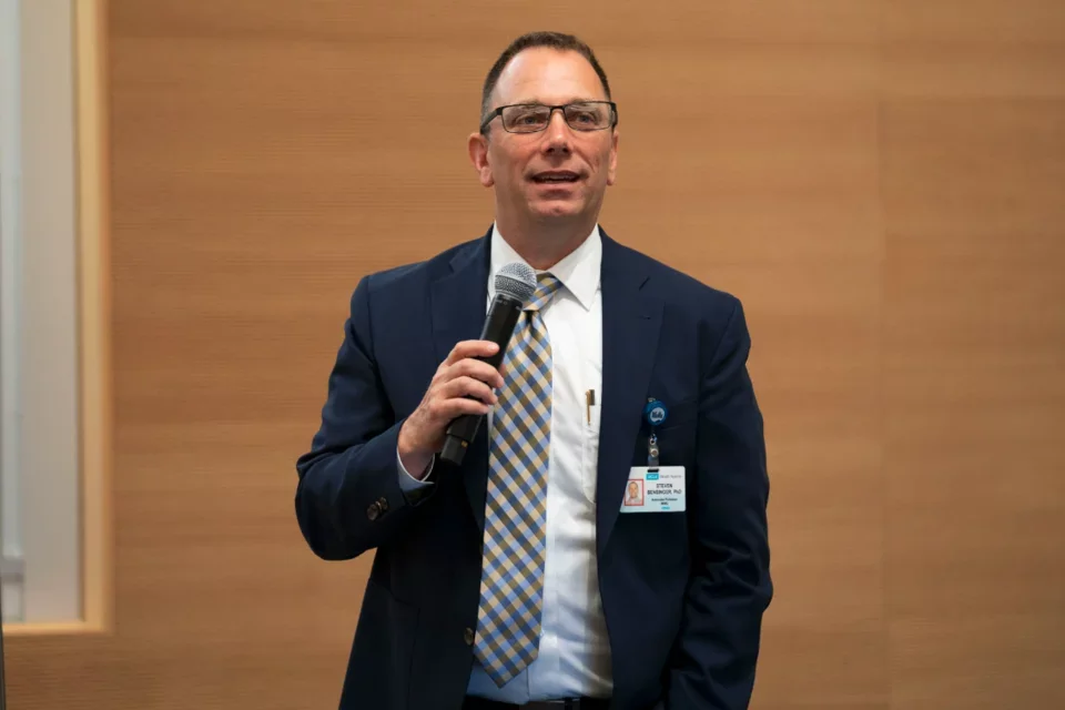 Dr. Steven Bensinger, Immunologist