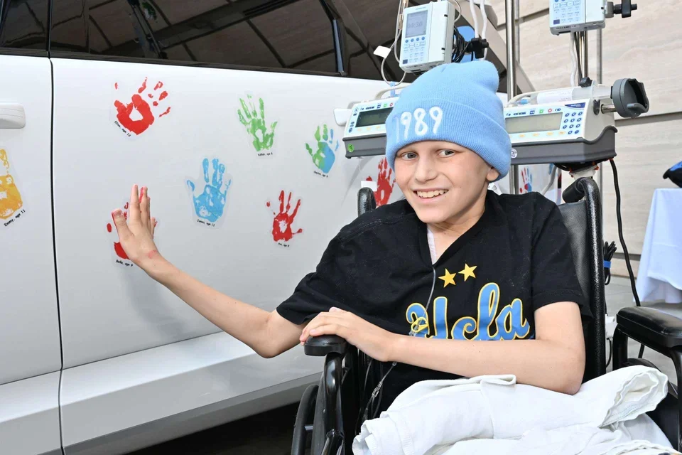 Jake Brandes joins the Hyundai Hope on Wheels handprint ceremony for pediatric cancer research.