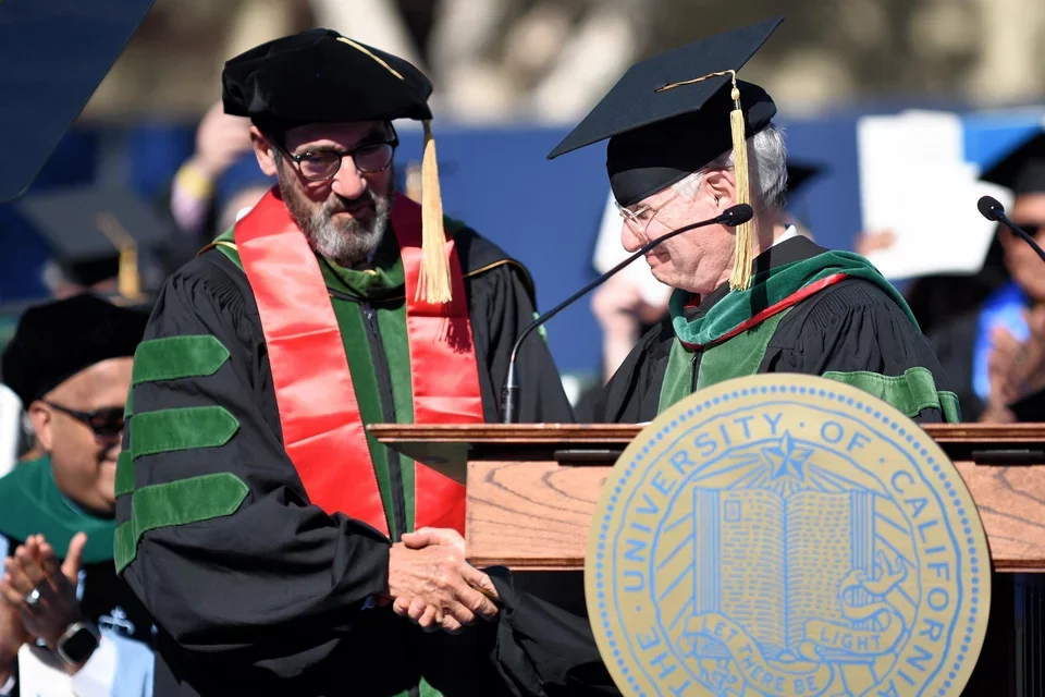 Dean Dubinett shaking hands with Dr. Shemin at award ceremony