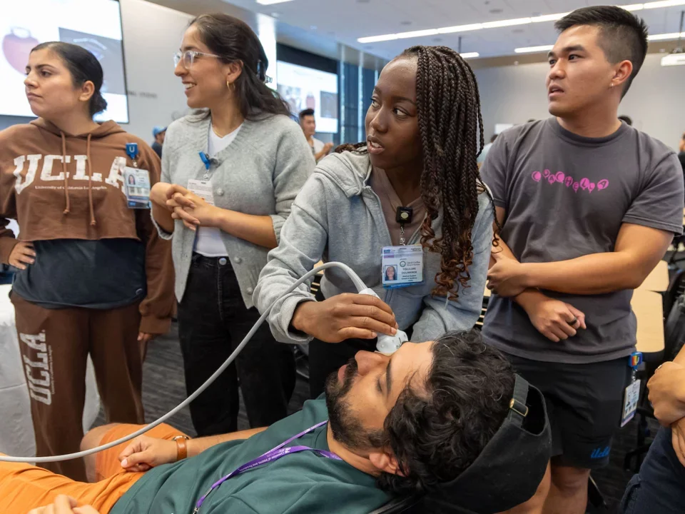 Medical students using equipment in POCUS intro course