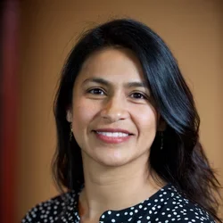 head shot of Alma Guerrero