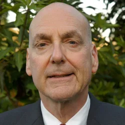 Headshot of Dr. Jonathan Hiatt