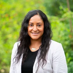 Yadira Davis Headshot