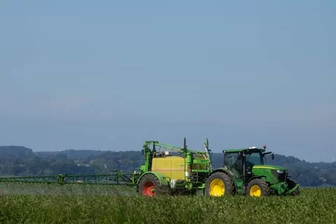 Researchers Examine Link Between Pesticides and Thyroid Cancer Risk in Central California