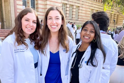 Medical student Sara Sakowitz and her friends
