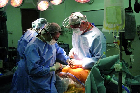 Doctors performing transplant