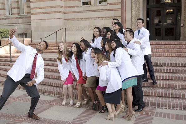 2008-medical-school-health-leaders-prime-standing-on-steps