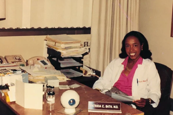 1988-Patricia-Bath-M.D.at-the-medical-school-invents-a-device-and-technique-that-begins-the-laser-era-of-cataract-surgery