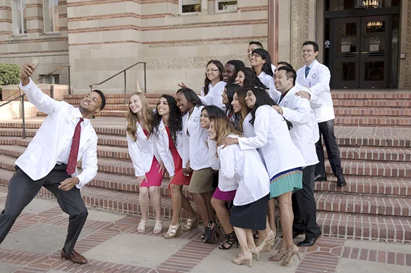 2008-medical-school-health-leaders-prime-standing-on-steps