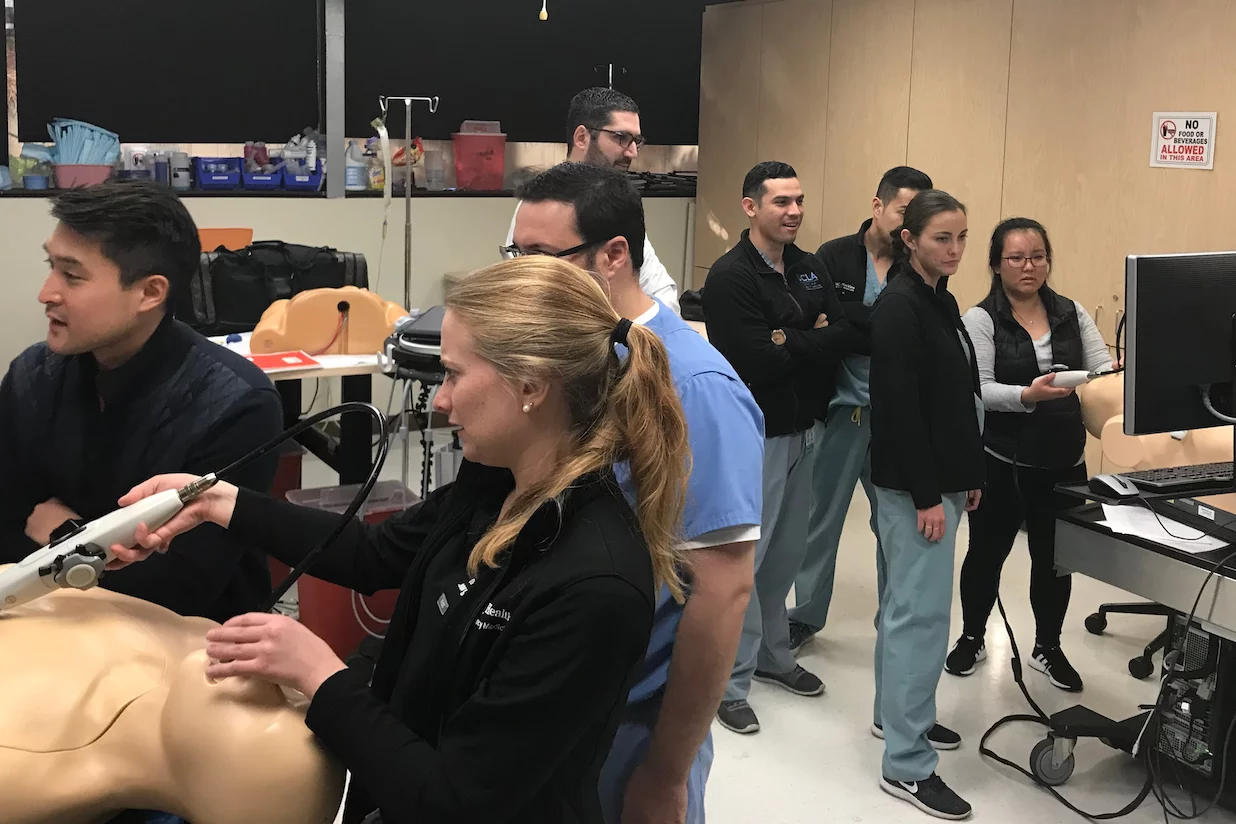 Medical students learn ultrasound concepts