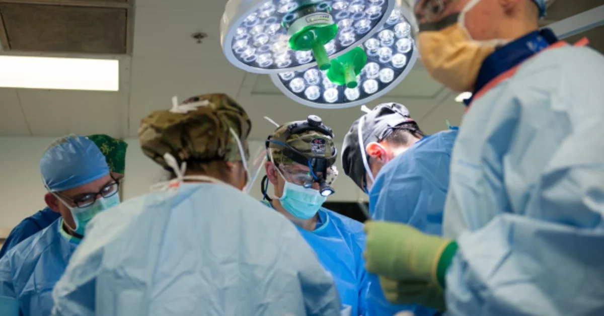 E.R Surgeon E.R Surgeon
