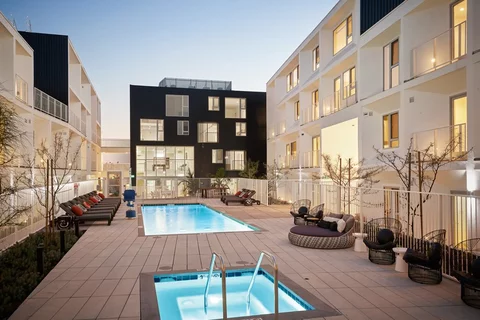 The courtyard at the Boulevard, with pool, jacuzzi and lounge area