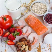 What Does An Allergist Do Common Food Allergens On Plate